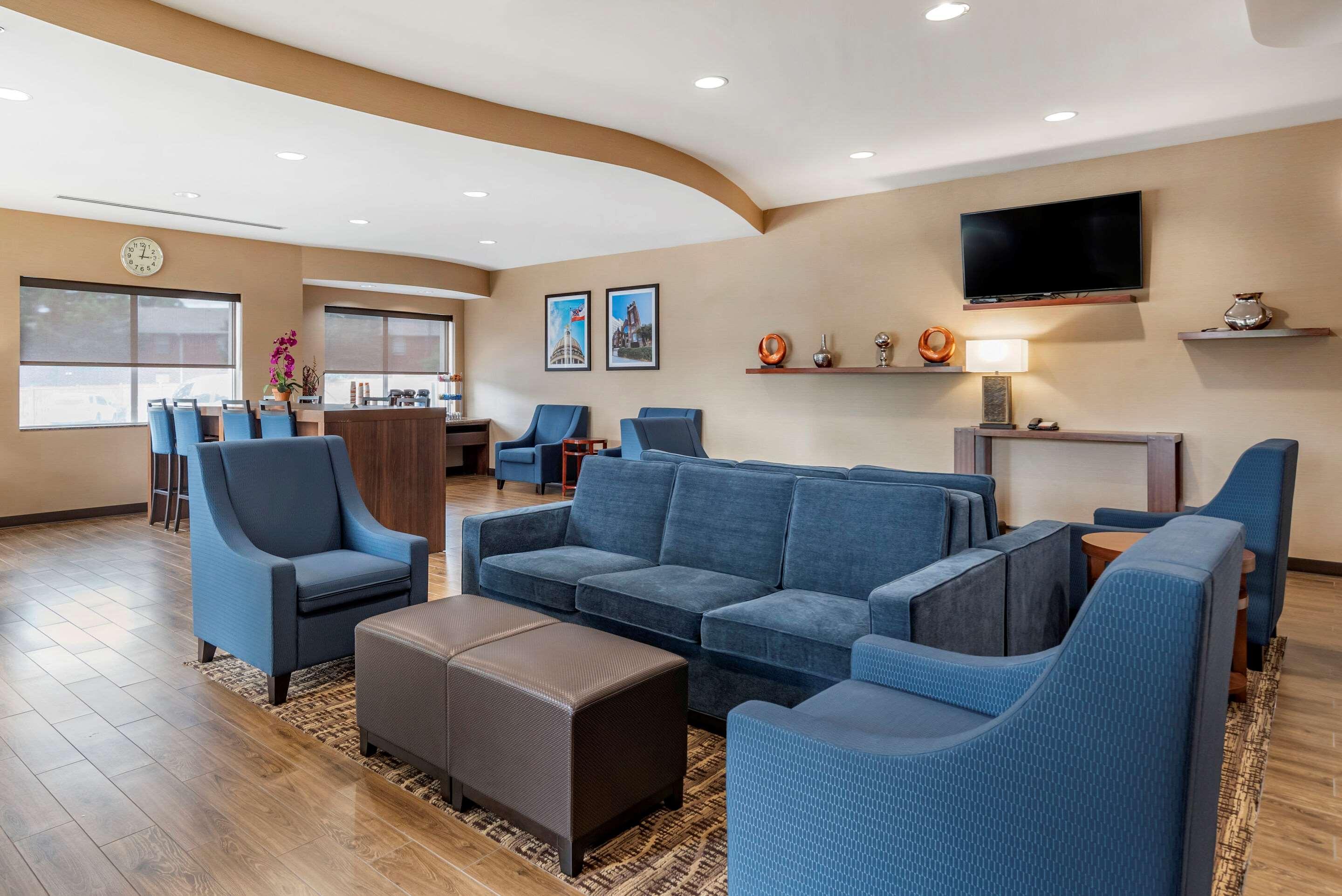 Comfort Suites Airport Luckney Eksteriør bilde