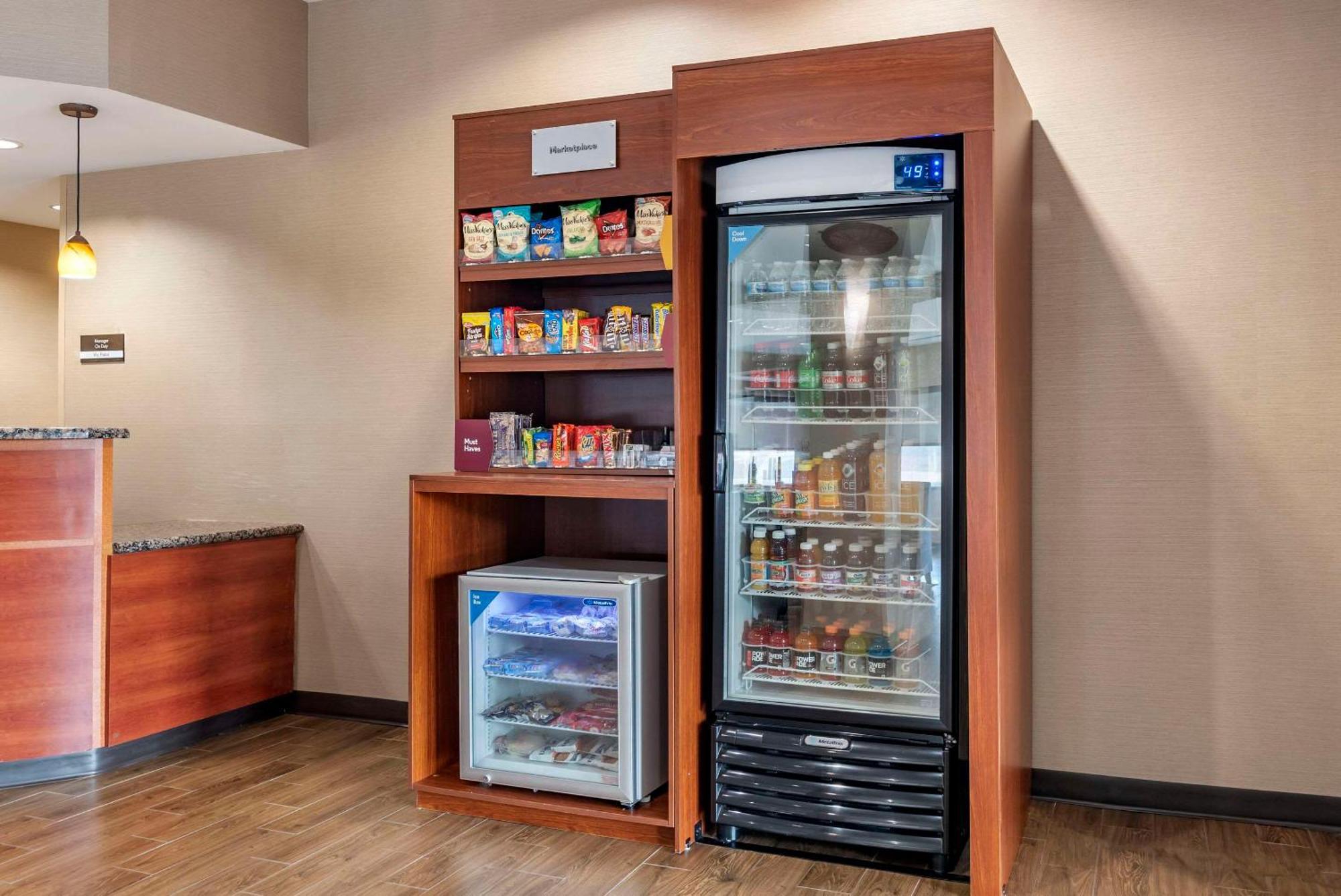 Comfort Suites Airport Luckney Eksteriør bilde