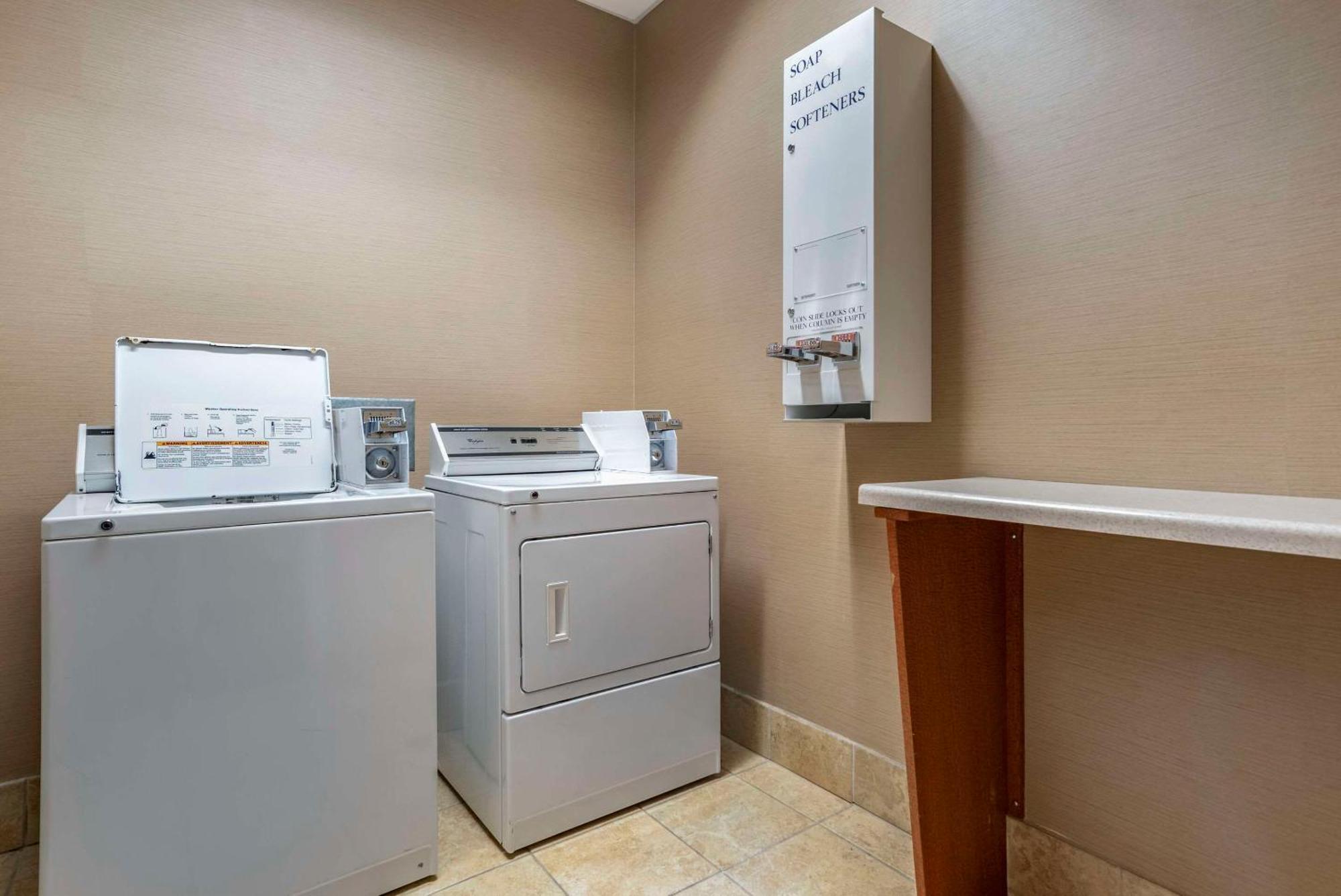 Comfort Suites Airport Luckney Eksteriør bilde