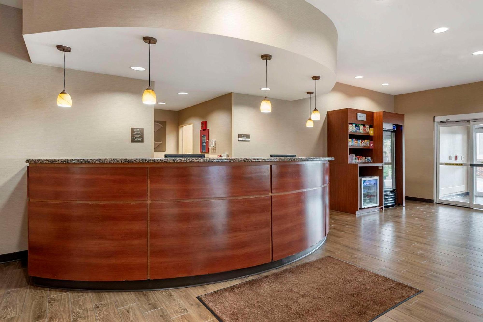 Comfort Suites Airport Luckney Eksteriør bilde